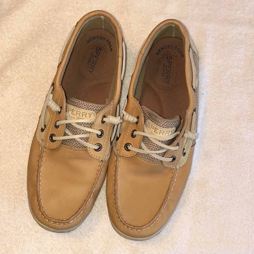 Women’s Sperry boat shoes - Picture 1 of 2